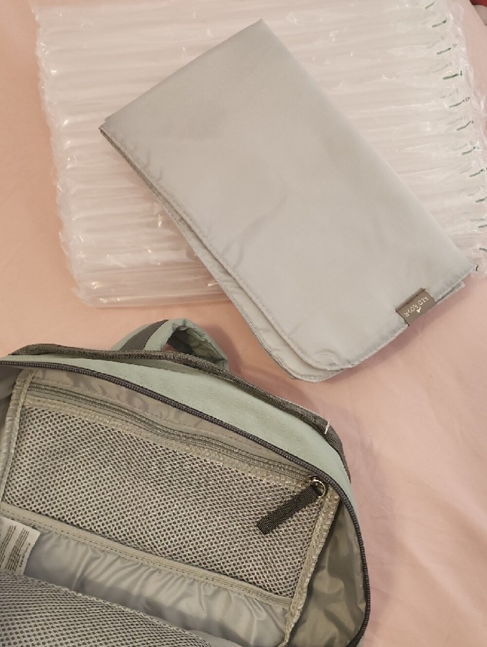 Minimalist Sage Green Diaper Bag – Parent-Friendly Organizer - Picture 8 of 12
